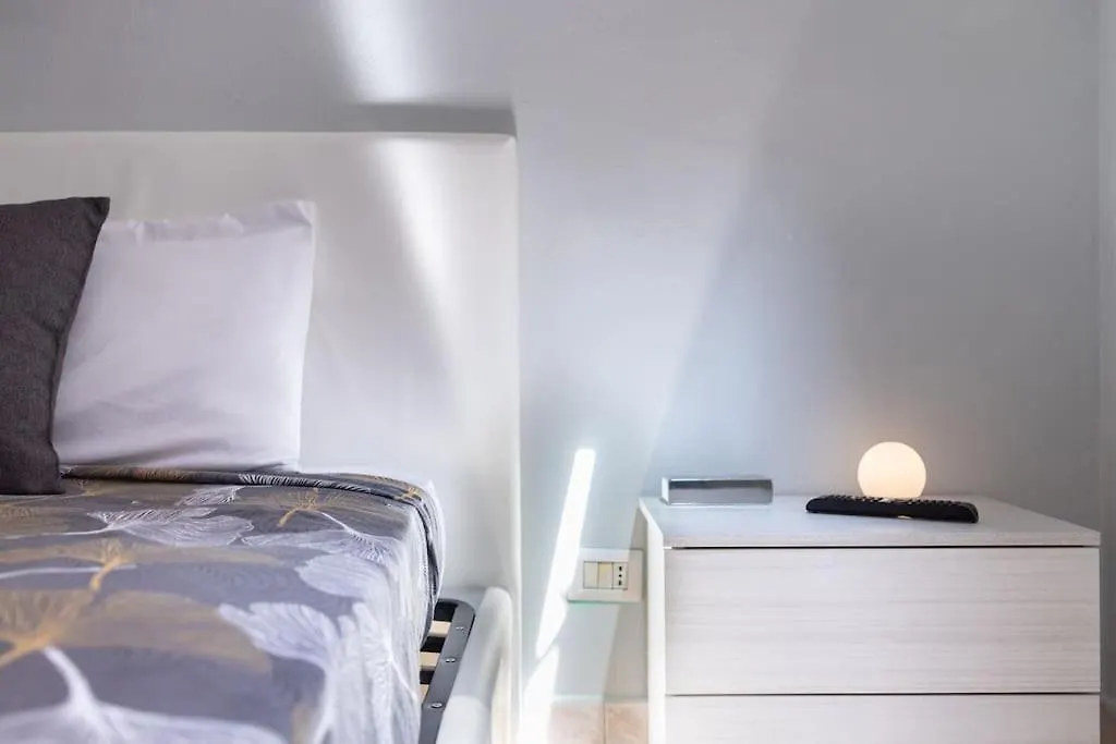 300 M From Metro M3-Netflix-Wi-Fi Apartment Milan Italy